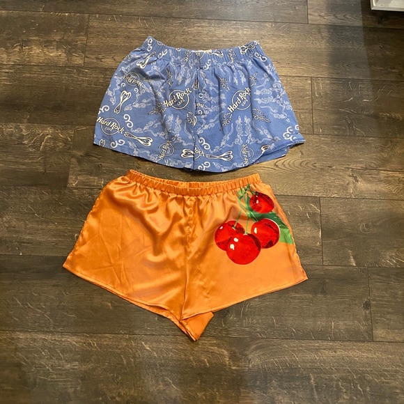 Lot of 2 Pairs of‎ Shorts - Picture 1 of 7